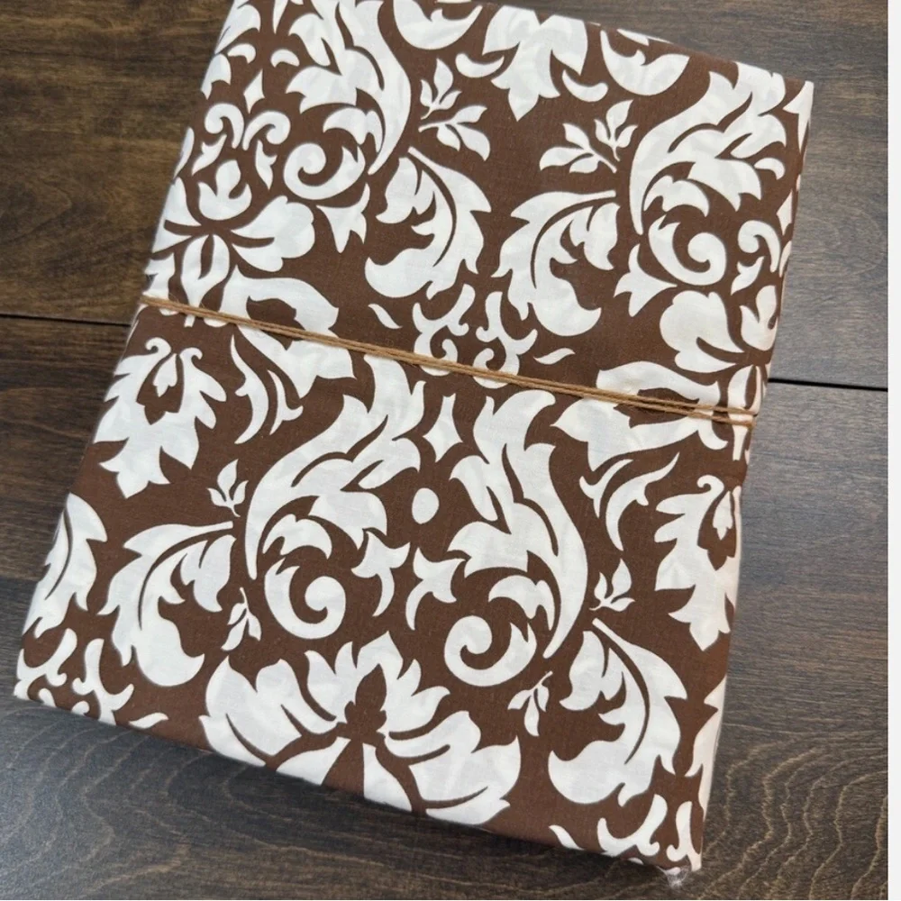 Pottery Barn Teen Dorm DAMASK Duvet Cover Size Twin / Twin XL Brown White NWT